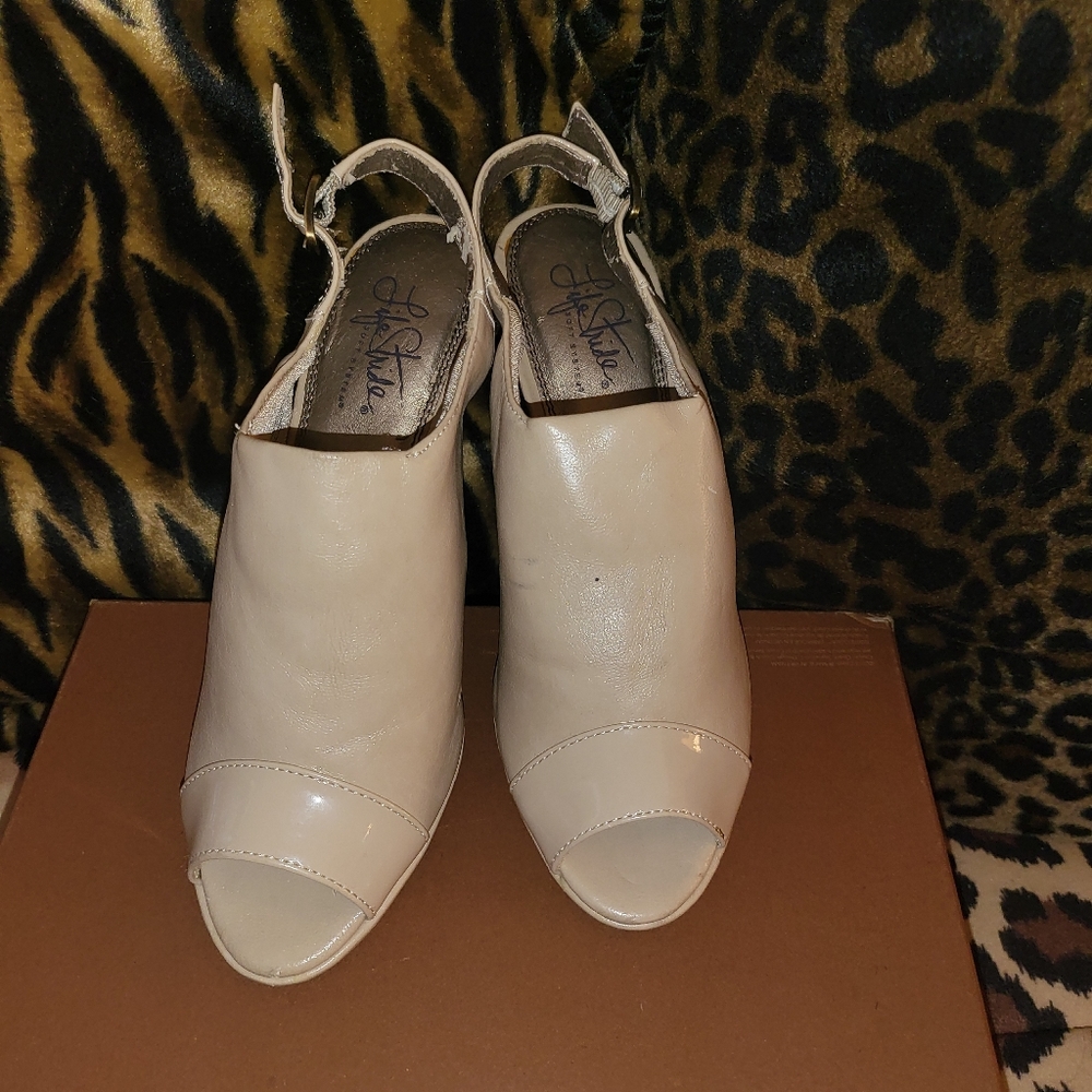 Womens life Stride, 7M, 3 inch heel, Beige